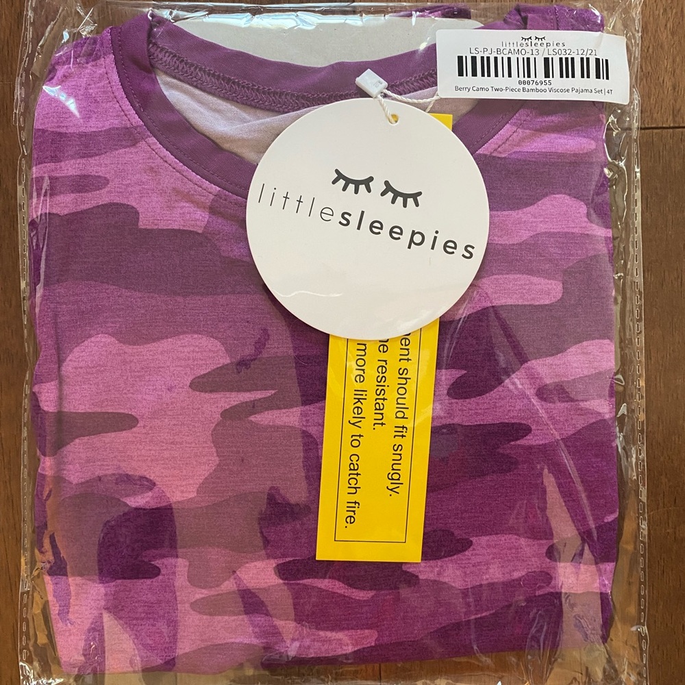 Little sleepies 4T pajama set